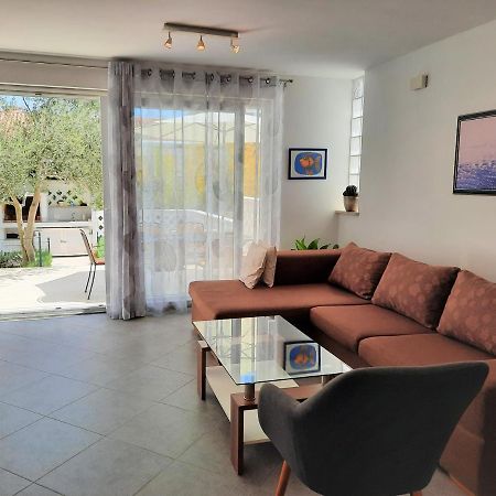 Apartment Mato Барбарига Екстериор снимка