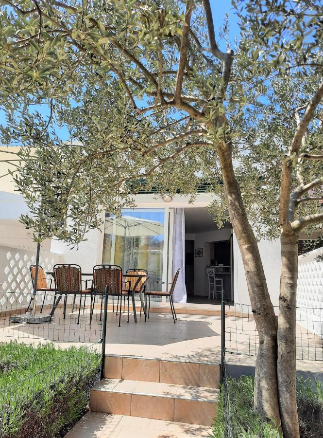 Apartment Mato Барбарига Екстериор снимка