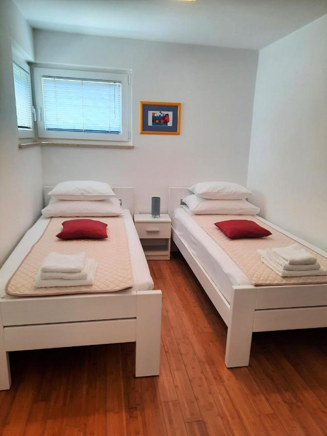 Apartment Mato Барбарига Екстериор снимка